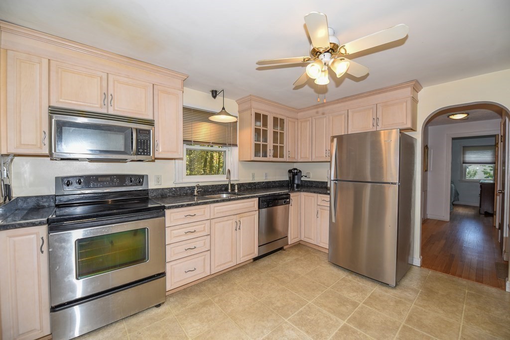 142 Park Road Chelmsford, MA 01824 - Photo 1 of 27