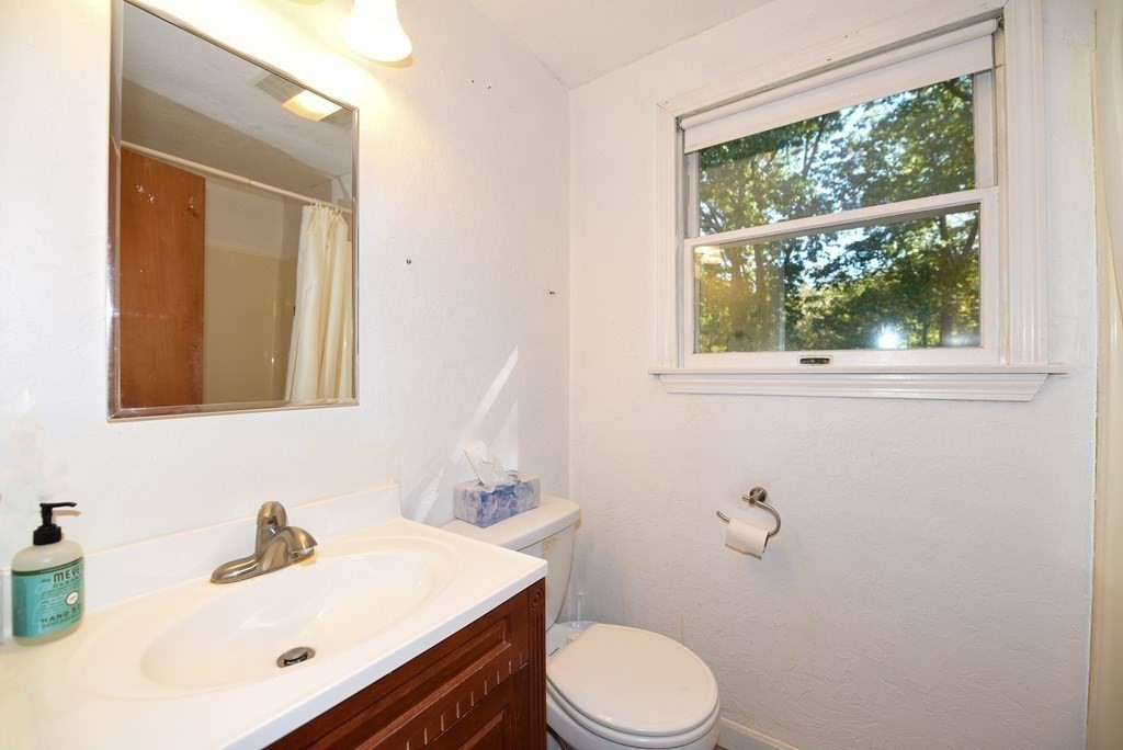 142 Park Road Chelmsford, MA 01824 - Photo 8 of 27