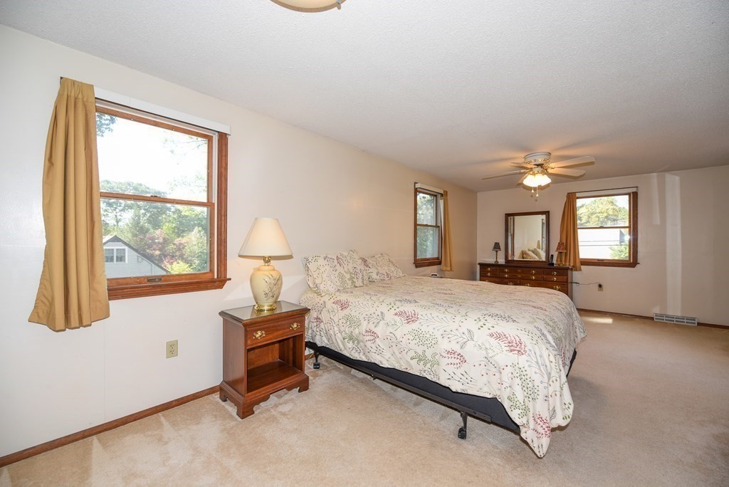 142 Park Road Chelmsford, MA 01824 - Photo 9 of 27