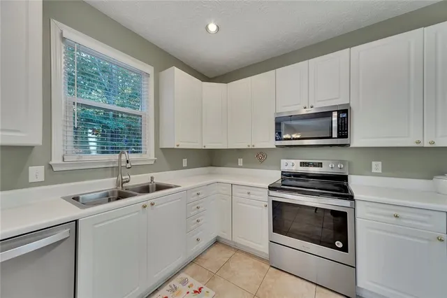 $448,500 | 800 Crow View Court, Woodstock, GA 30189