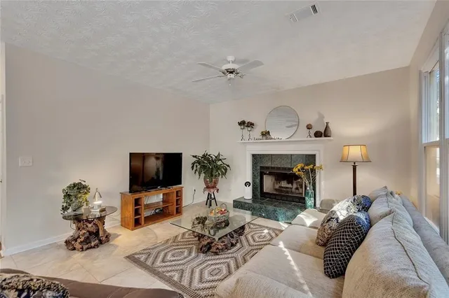 $448,500 | 800 Crow View Court, Woodstock, GA 30189