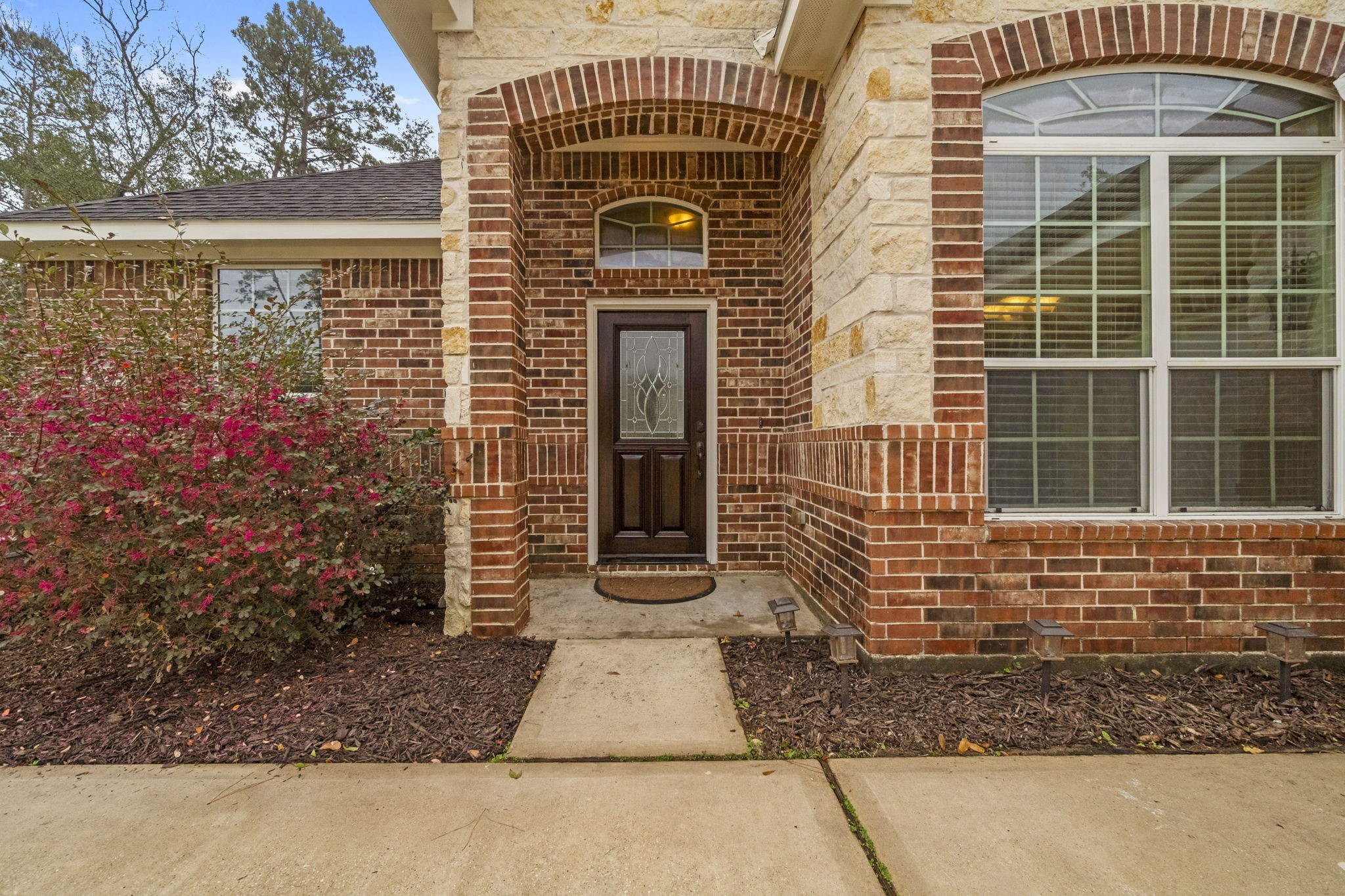 638 Spring Forest Court Conroe, TX 77302 - Photo 2 of 22