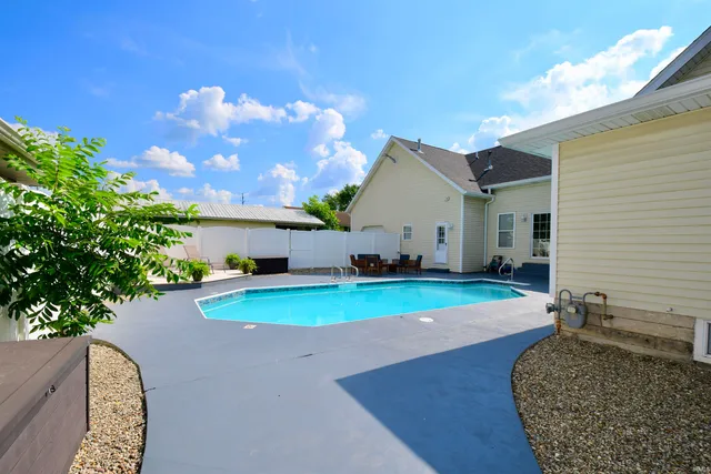 $374,900 | 502 R Street, Bedford, IN 47421