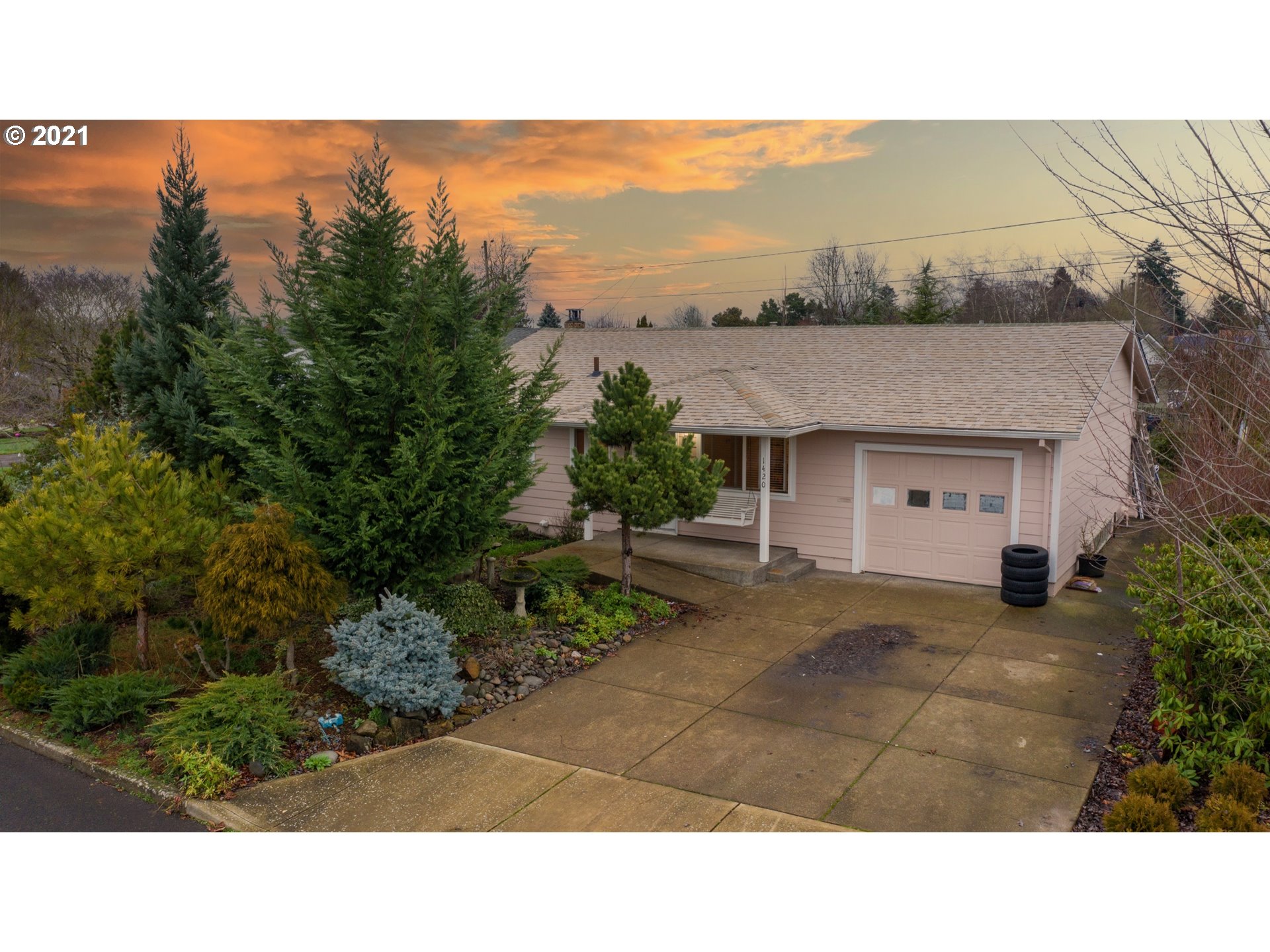 1420 Thompson Road Woodburn, OR 97071 - Photo 2 of 19 Gallery Image 2
