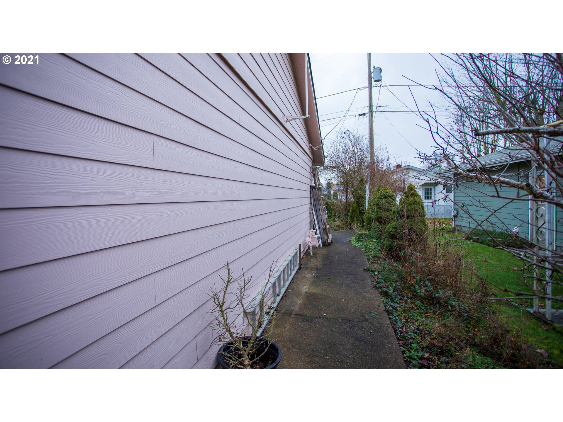 1420 Thompson Road Woodburn, OR 97071 - Photo 13 of 19 Gallery Image 13