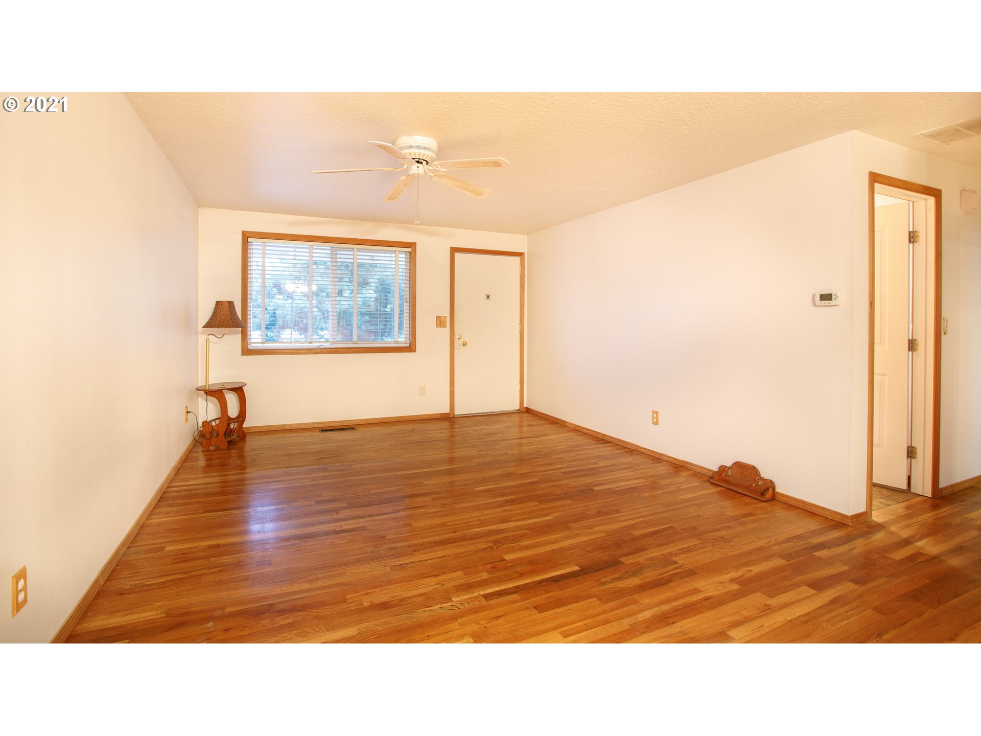 1420 Thompson Road Woodburn, OR 97071 - Photo 4 of 19 Gallery Image 4