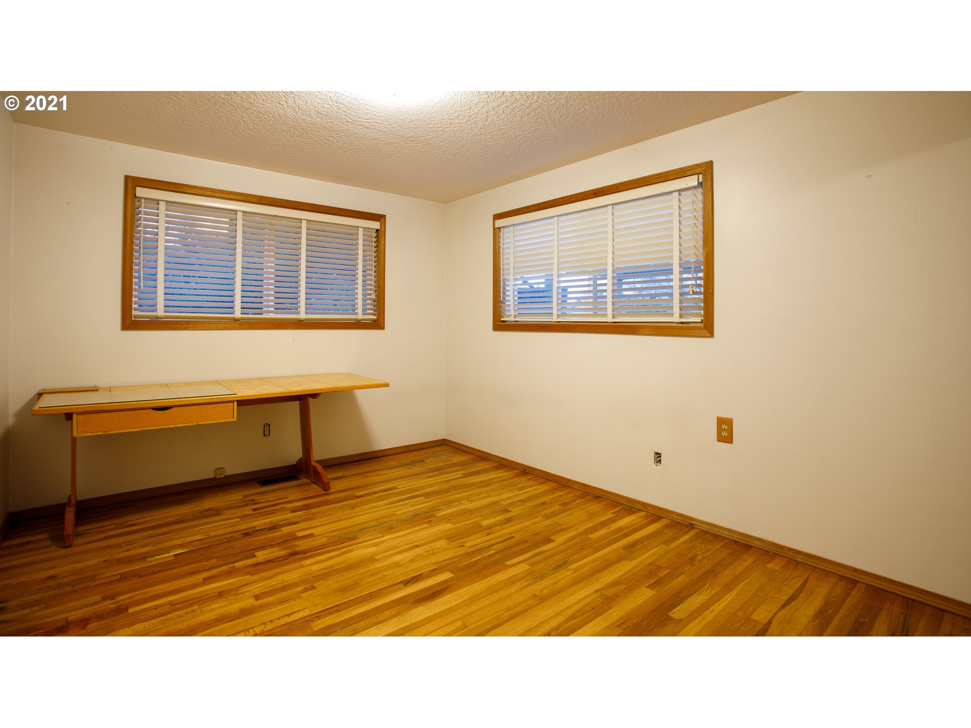 1420 Thompson Road Woodburn, OR 97071 - Photo 6 of 19 Gallery Image 6
