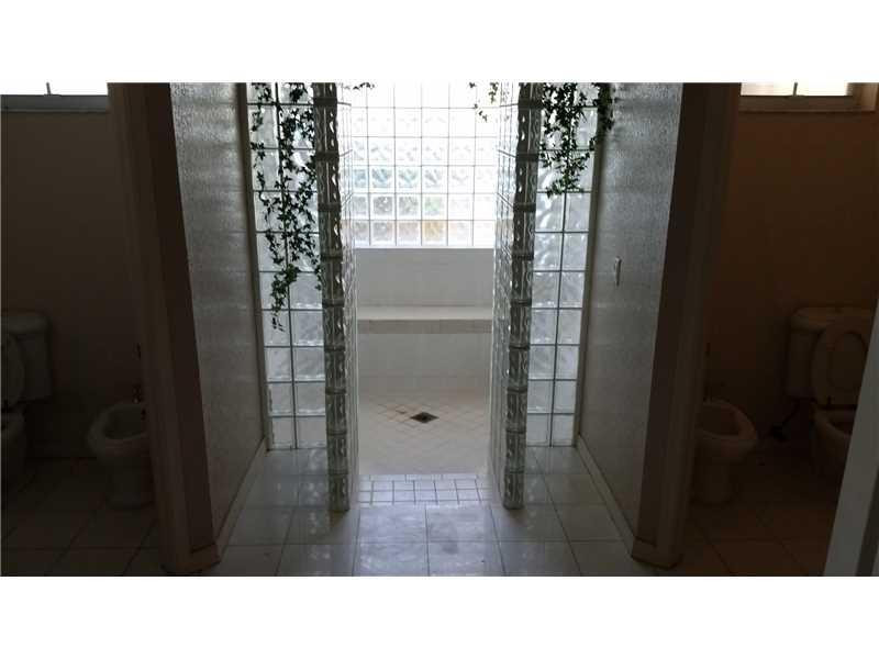 5106 Southwest 198th Terrace Southwest Ranches, FL 33332 - Photo 9 of 20 Bathroom