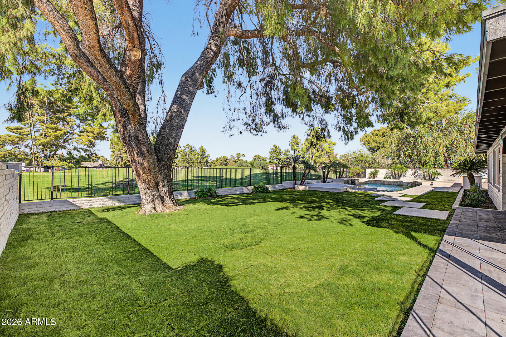 352 West Southern Hills Road Phoenix, AZ 85023 - Photo 85 of 99 100 - Southern Hills