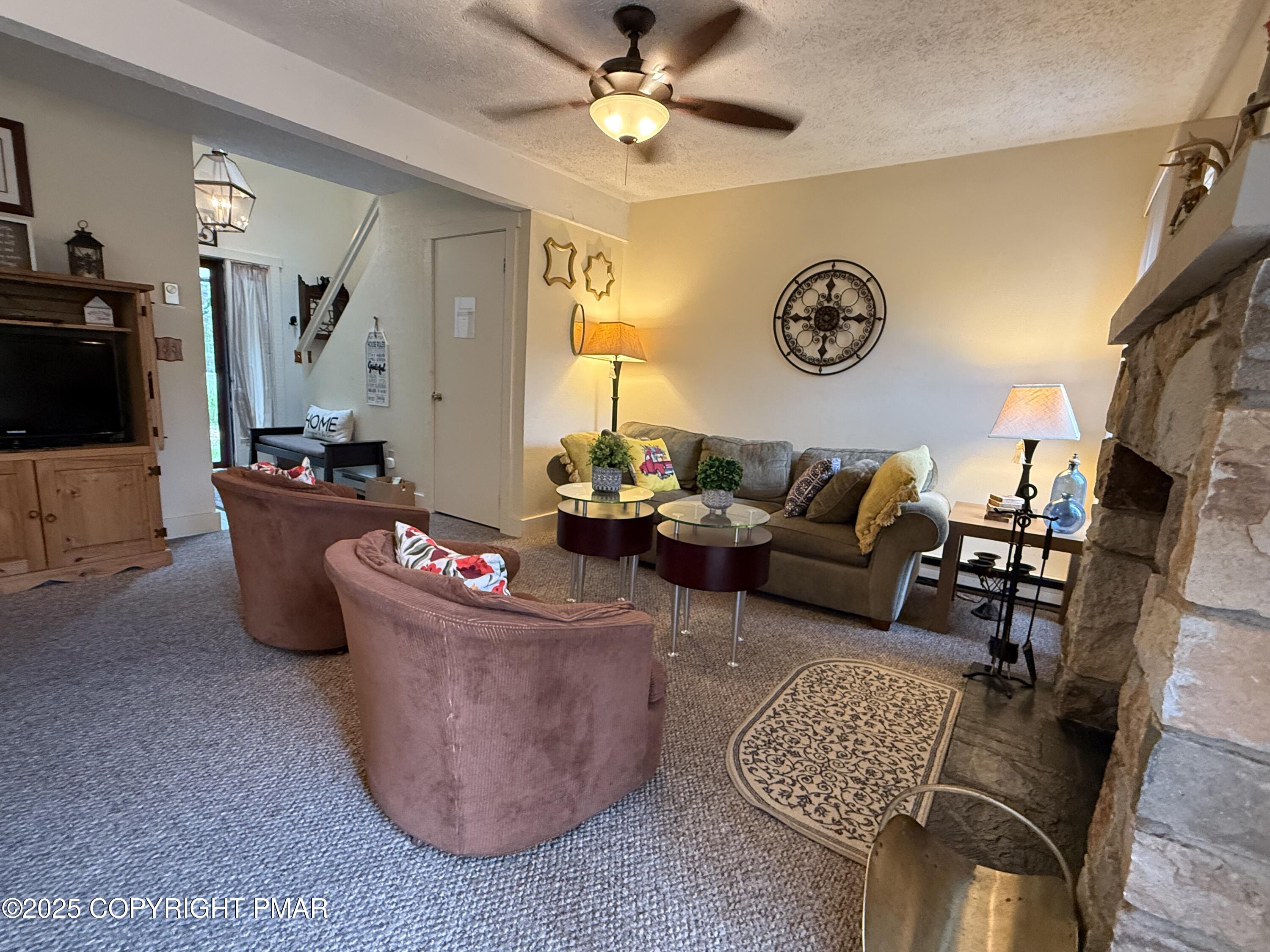 120 Snow Ridge Circle Lake Harmony, PA 18624 - Photo 16 of 29 Living Room