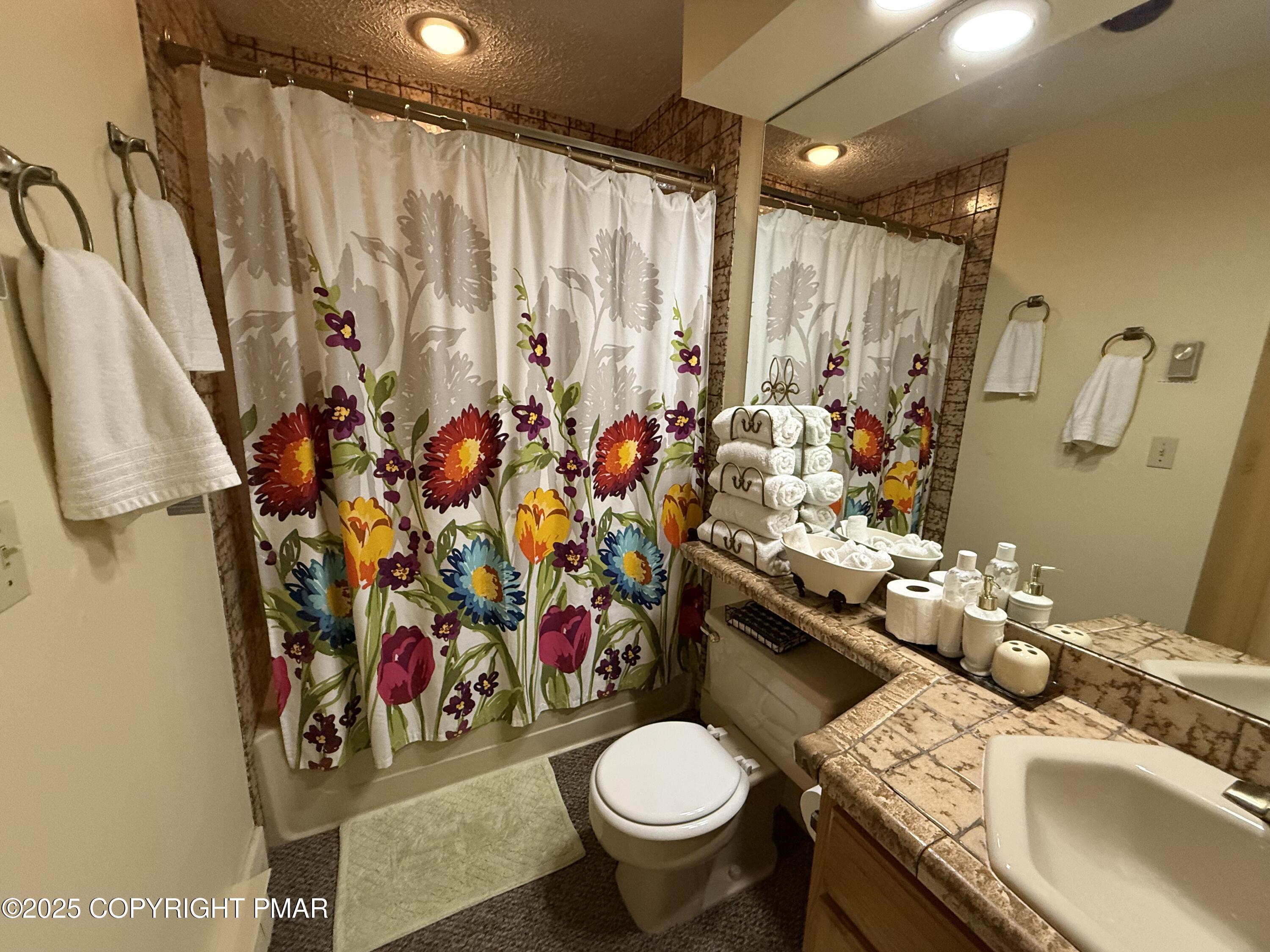 120 Snow Ridge Circle Lake Harmony, PA 18624 - Photo 21 of 29 Main bathroom