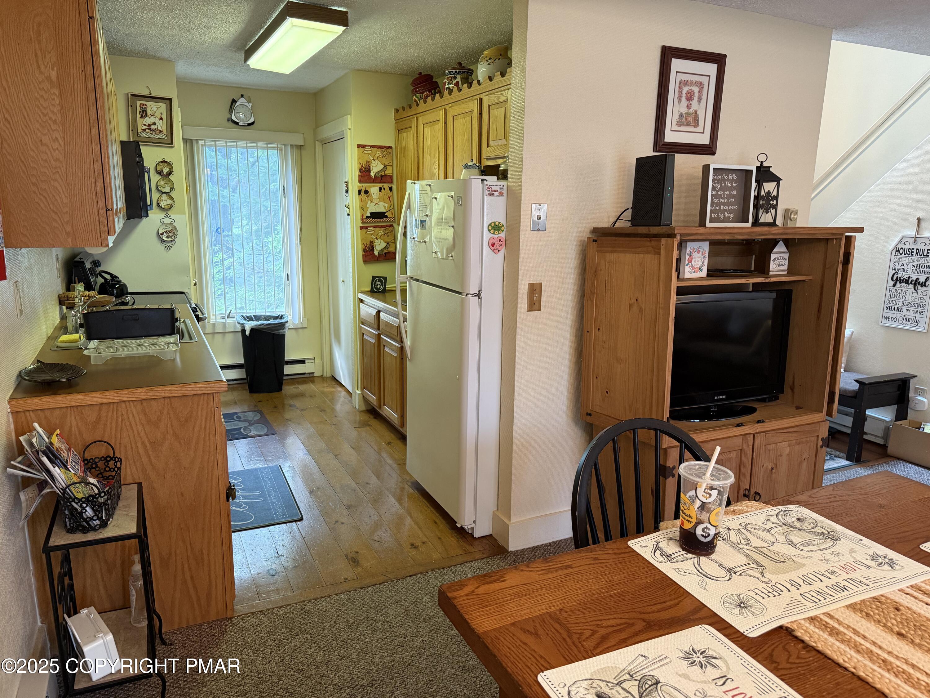 120 Snow Ridge Circle Lake Harmony, PA 18624 - Photo 9 of 29 Kitchen