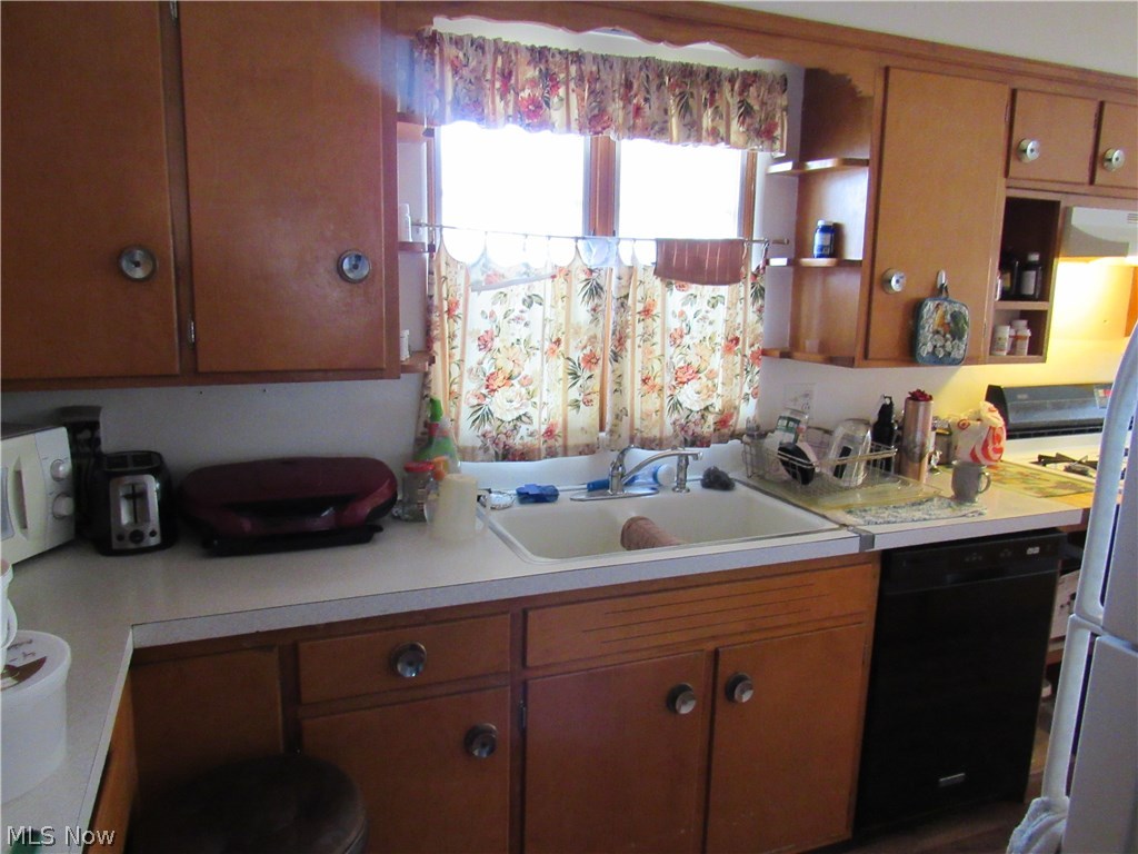 2520 Burnham Road Akron, OH 44333 - Photo 6 of 10