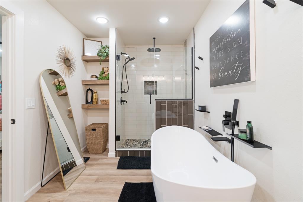 3276 Cleveland Street Paris, TX 75460 - Photo 17 of 31 a bathroom with a tub sink and mirror