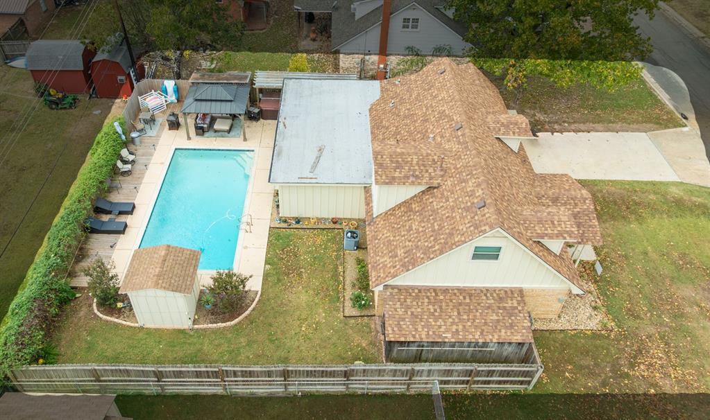 3276 Cleveland Street Paris, TX 75460 - Photo 9 of 31 an aerial view of a house