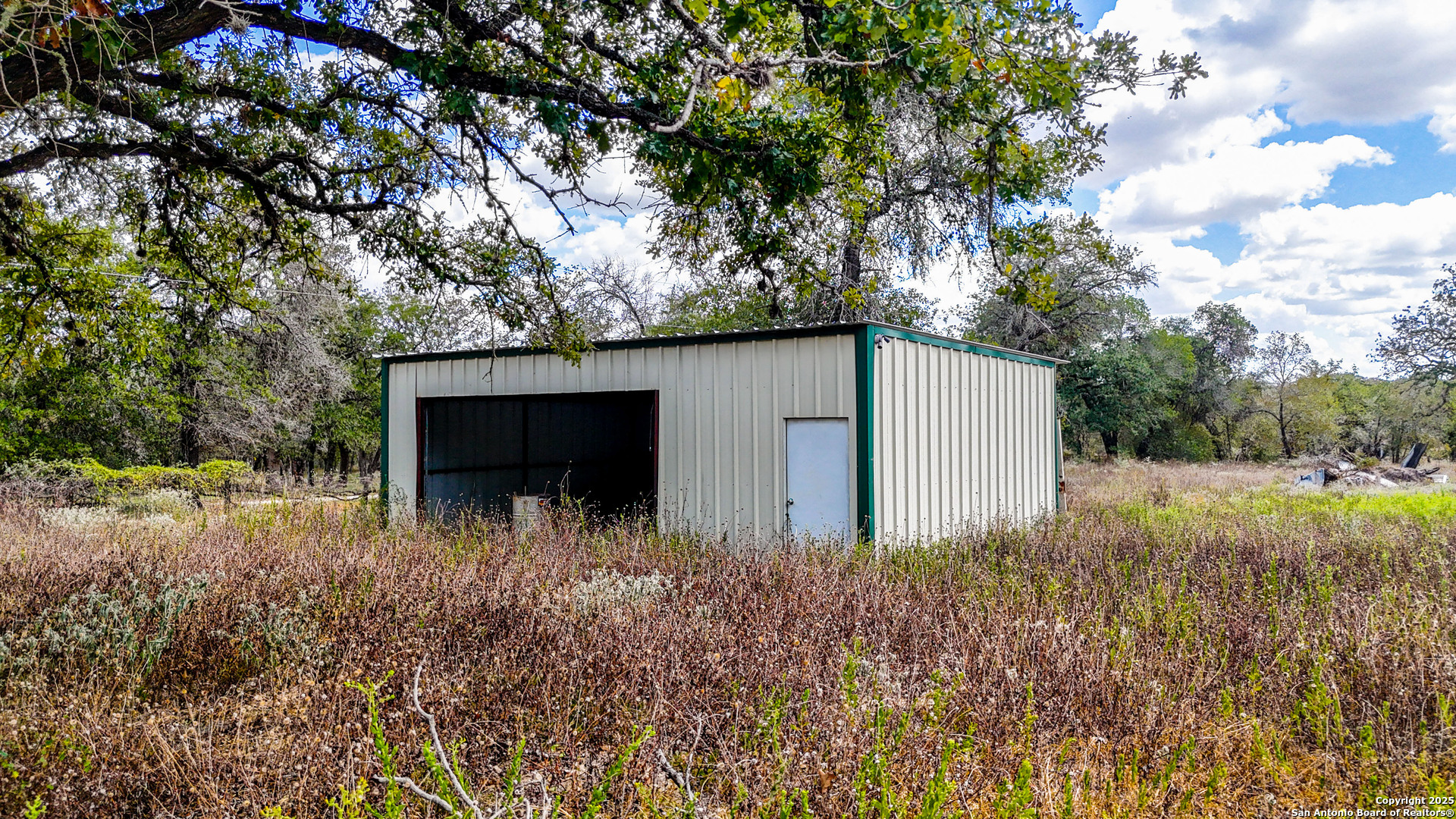 141 Oak Hill Road La Vernia, TX 78121 - Photo 13 of 18 a backyard of a house with lots of green space