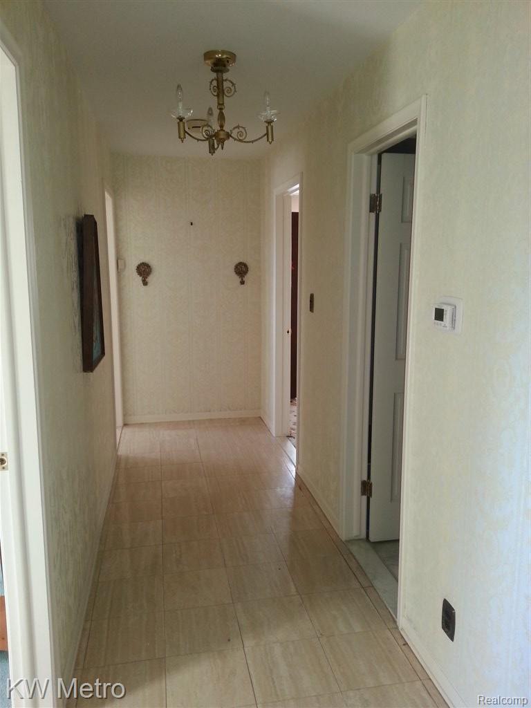 3625 Crooks Road Troy, MI 48084 - Photo 8 of 15 Hallway