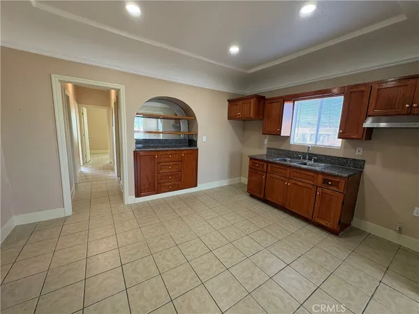 a view of livingroom with furniture