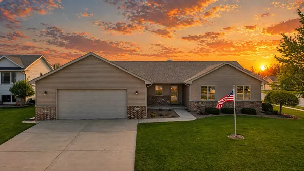 $465,000 | 802 Timothy Drive Southeast, Stewartville, MN 55976