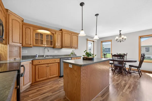 $465,000 | 802 Timothy Drive Southeast, Stewartville, MN 55976