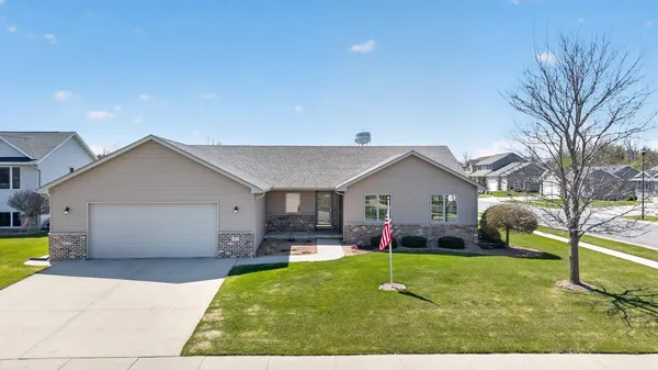 $465,000 | 802 Timothy Drive Southeast, Stewartville, MN 55976