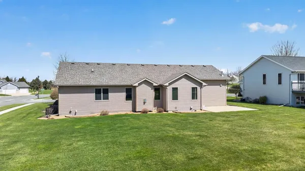 $465,000 | 802 Timothy Drive Southeast, Stewartville, MN 55976