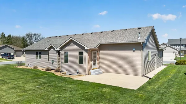 $465,000 | 802 Timothy Drive Southeast, Stewartville, MN 55976