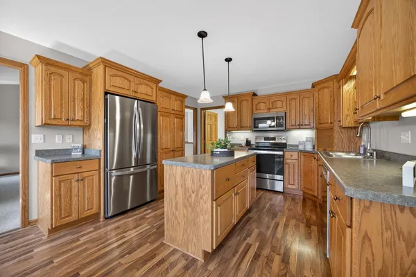 $465,000 | 802 Timothy Drive Southeast, Stewartville, MN 55976