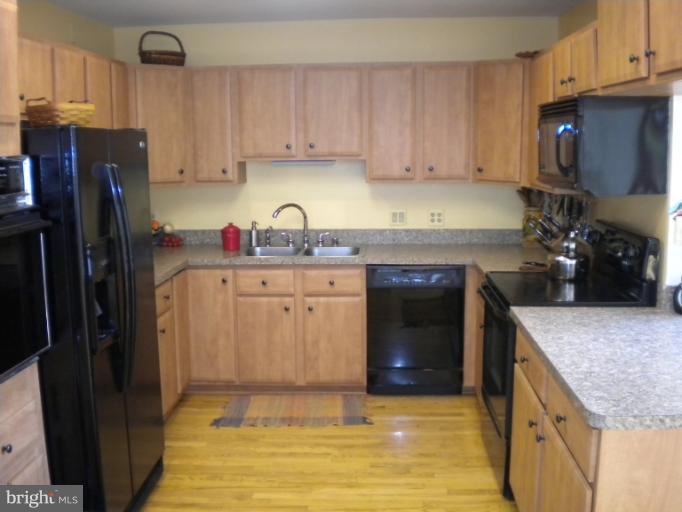 24670 Halterman Road Gaithersburg, MD 20882 - Photo 13 of 25 Kitchen