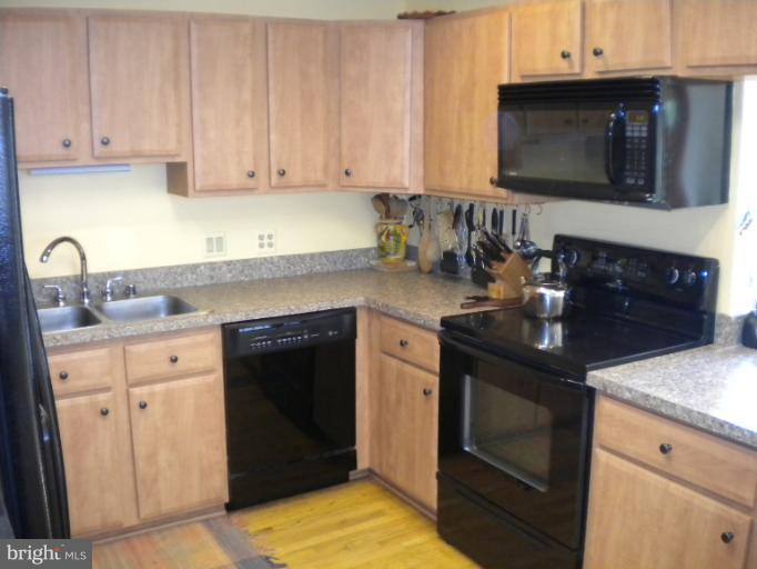24670 Halterman Road Gaithersburg, MD 20882 - Photo 15 of 25 Kitchen