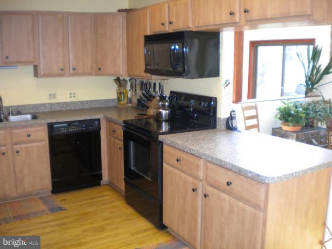 24670 Halterman Road Gaithersburg, MD 20882 - Photo 17 of 25 Kitchen