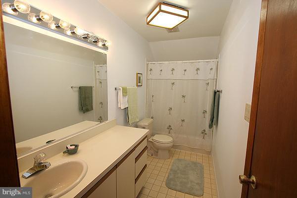 24670 Halterman Road Gaithersburg, MD 20882 - Photo 20 of 25 Bath