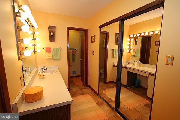 24670 Halterman Road Gaithersburg, MD 20882 - Photo 25 of 25 Bath