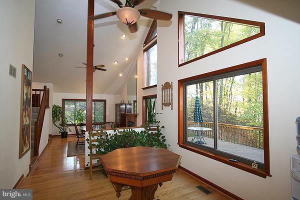 24670 Halterman Road Gaithersburg, MD 20882 - Photo 5 of 25 Family Room