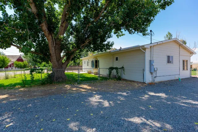 a view of a house with a backyard