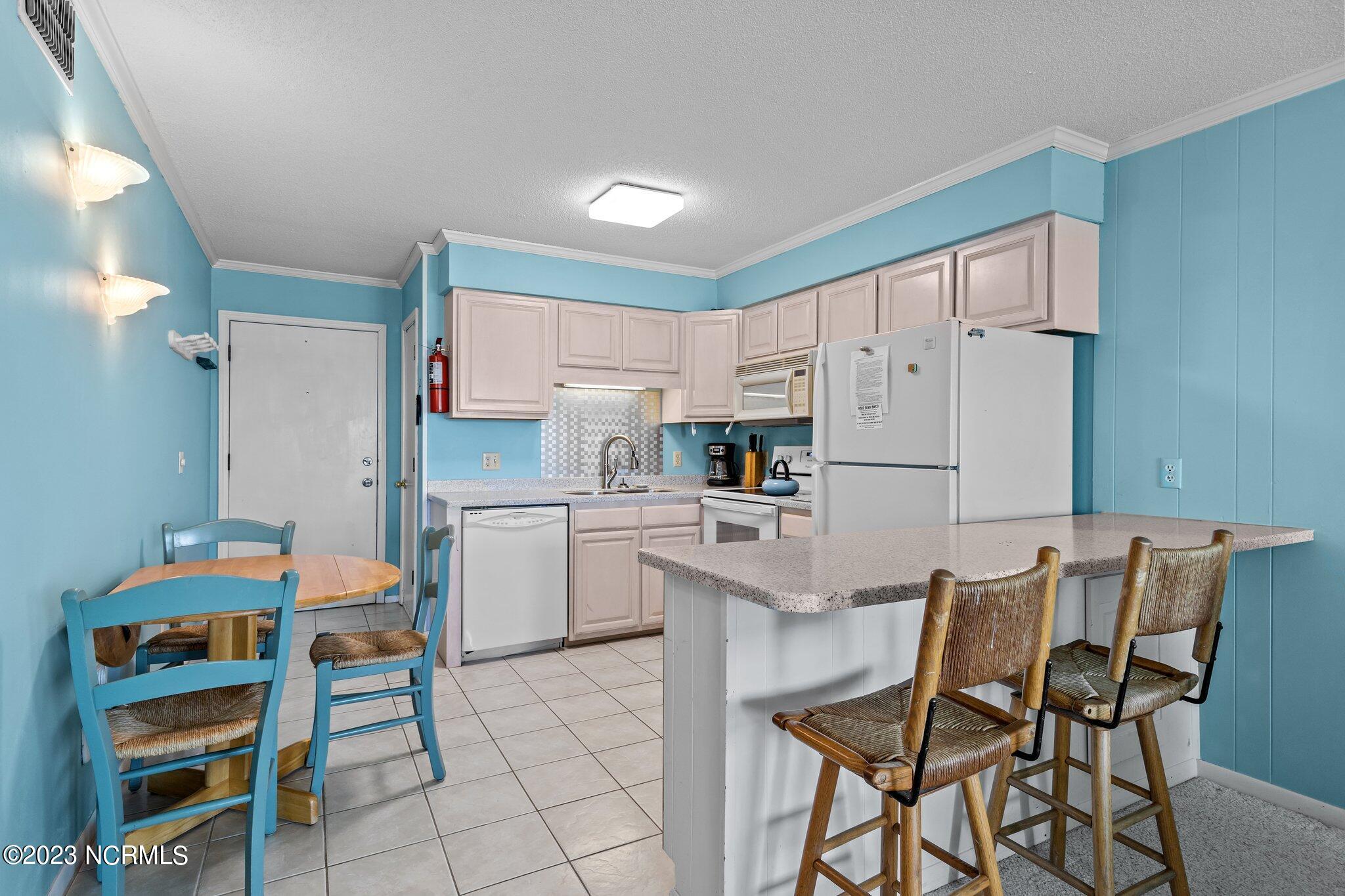 301 Commerce Way, Unit 341 Atlantic Beach, NC 28512 - Photo 3 of 25 Kitchen
