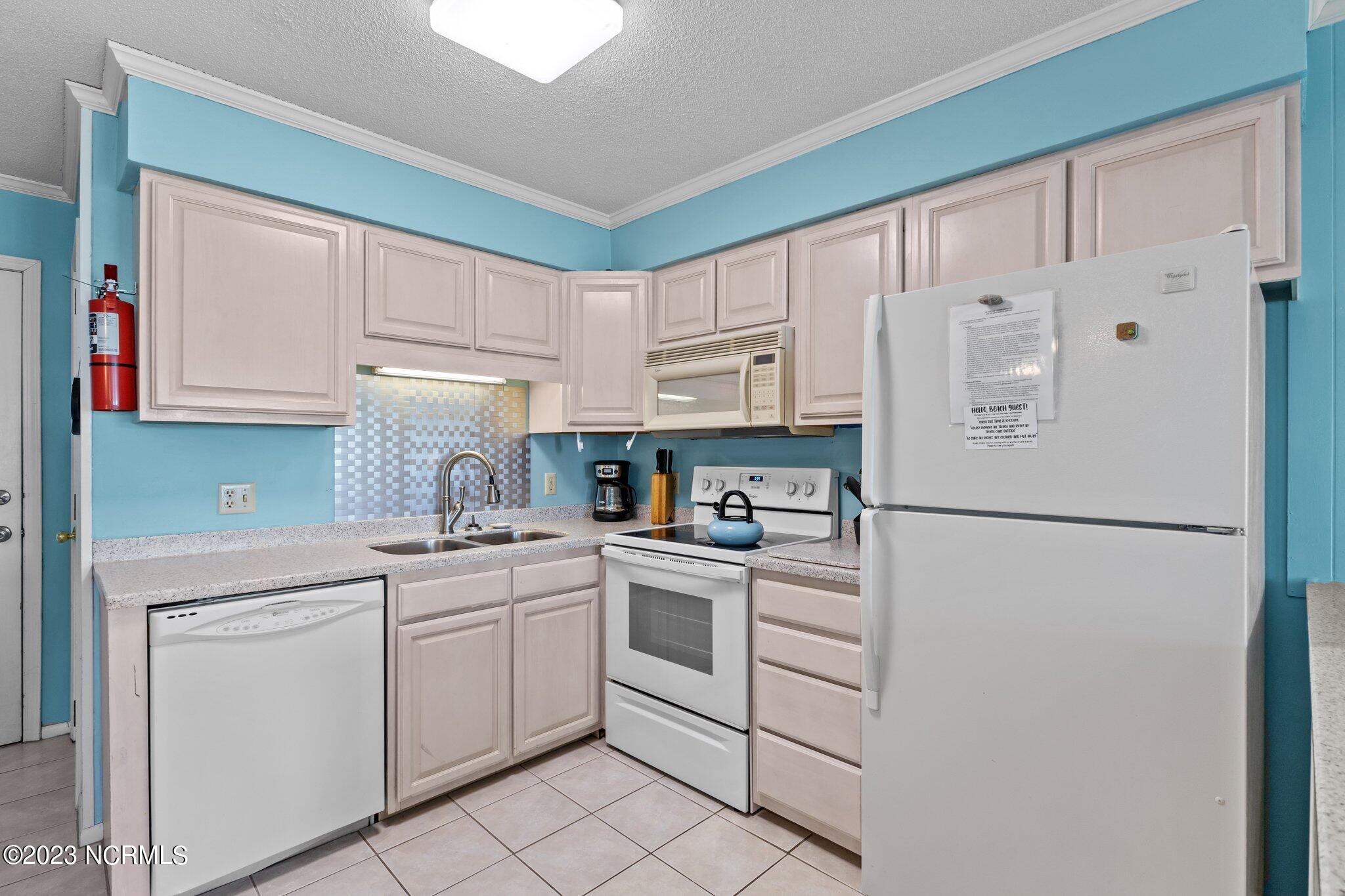 301 Commerce Way, Unit 341 Atlantic Beach, NC 28512 - Photo 5 of 25 Kitchen