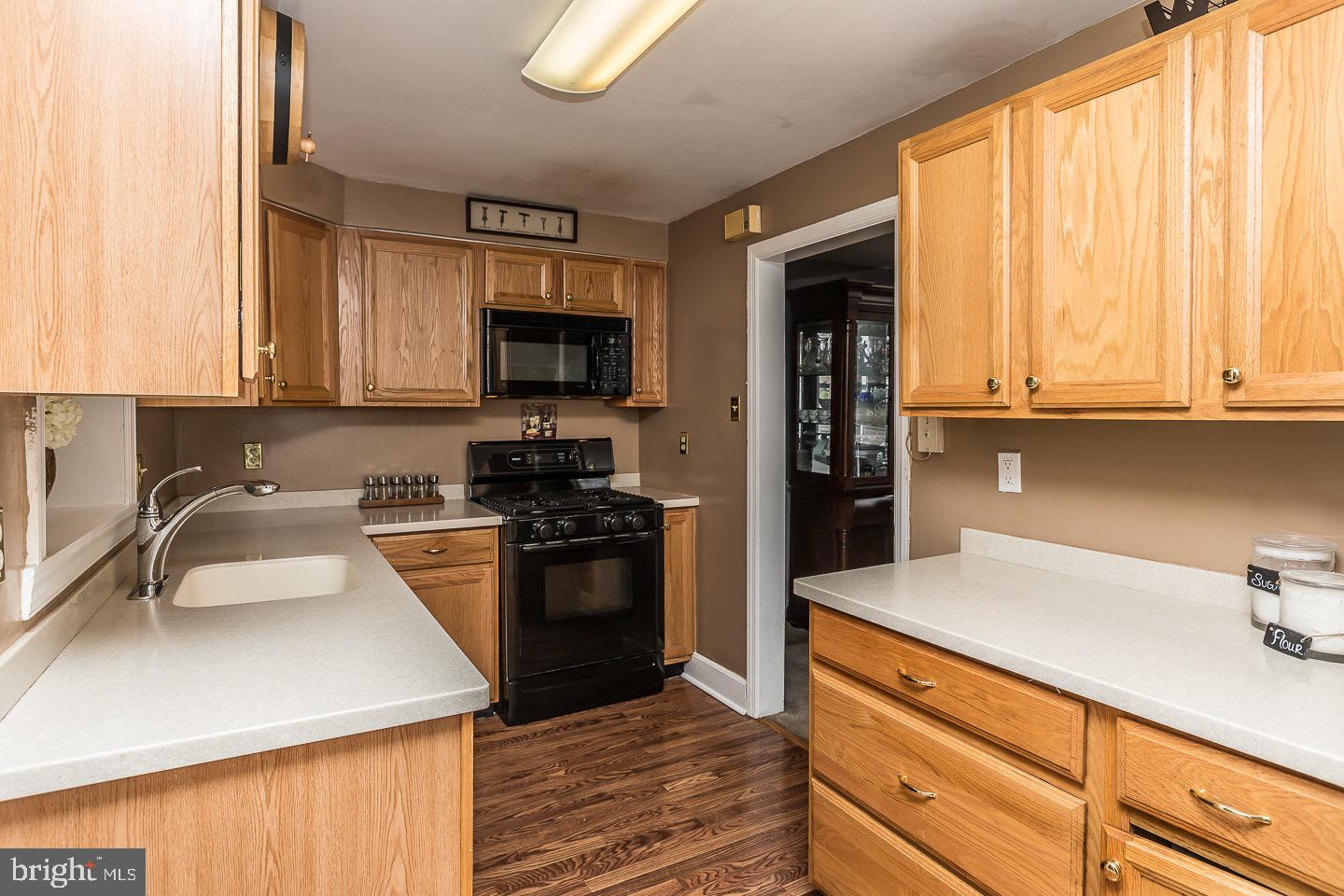 409 East Manoa Road Havertown, PA 19083 - Photo 8 of 31 Gallery Image 8