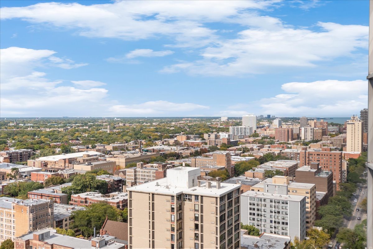 5701 North Sheridan Road, Unit 27M Chicago, IL 60660 - Photo 18 of 20 a view of a city