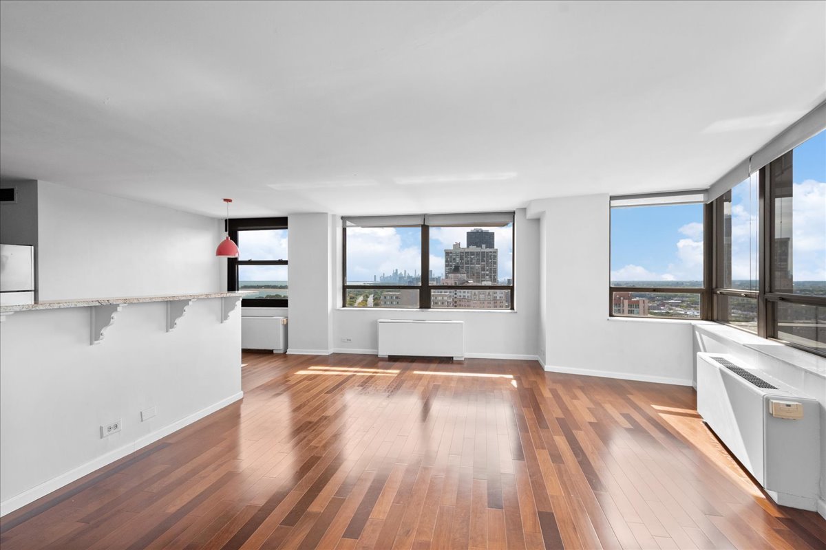 5701 North Sheridan Road, Unit 27M Chicago, IL 60660 - Photo 3 of 20 a view of a kitchen with wooden floor and electronic appliances