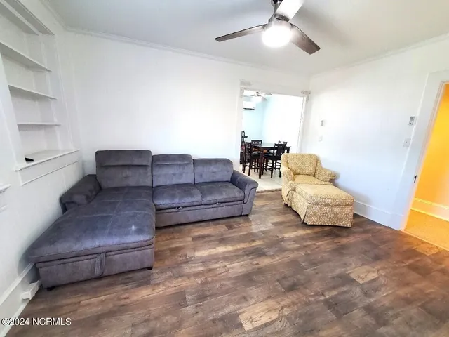 $1,675 | 216 North Martin Luther King Junior Drive, Unit UPSTAIRS, Elizabeth City, NC 27909