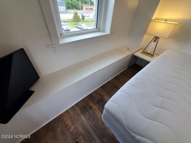 $1,675 | 216 North Martin Luther King Junior Drive, Unit UPSTAIRS, Elizabeth City, NC 27909