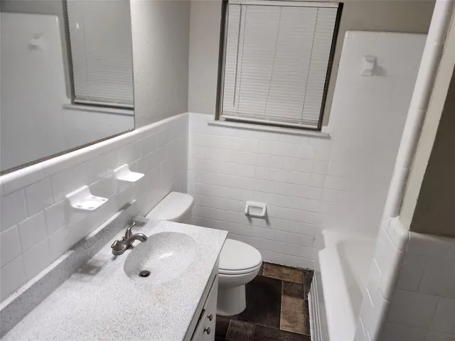 $1,800 | 5633 Tourist Drive, North Richland Hills, TX 76117