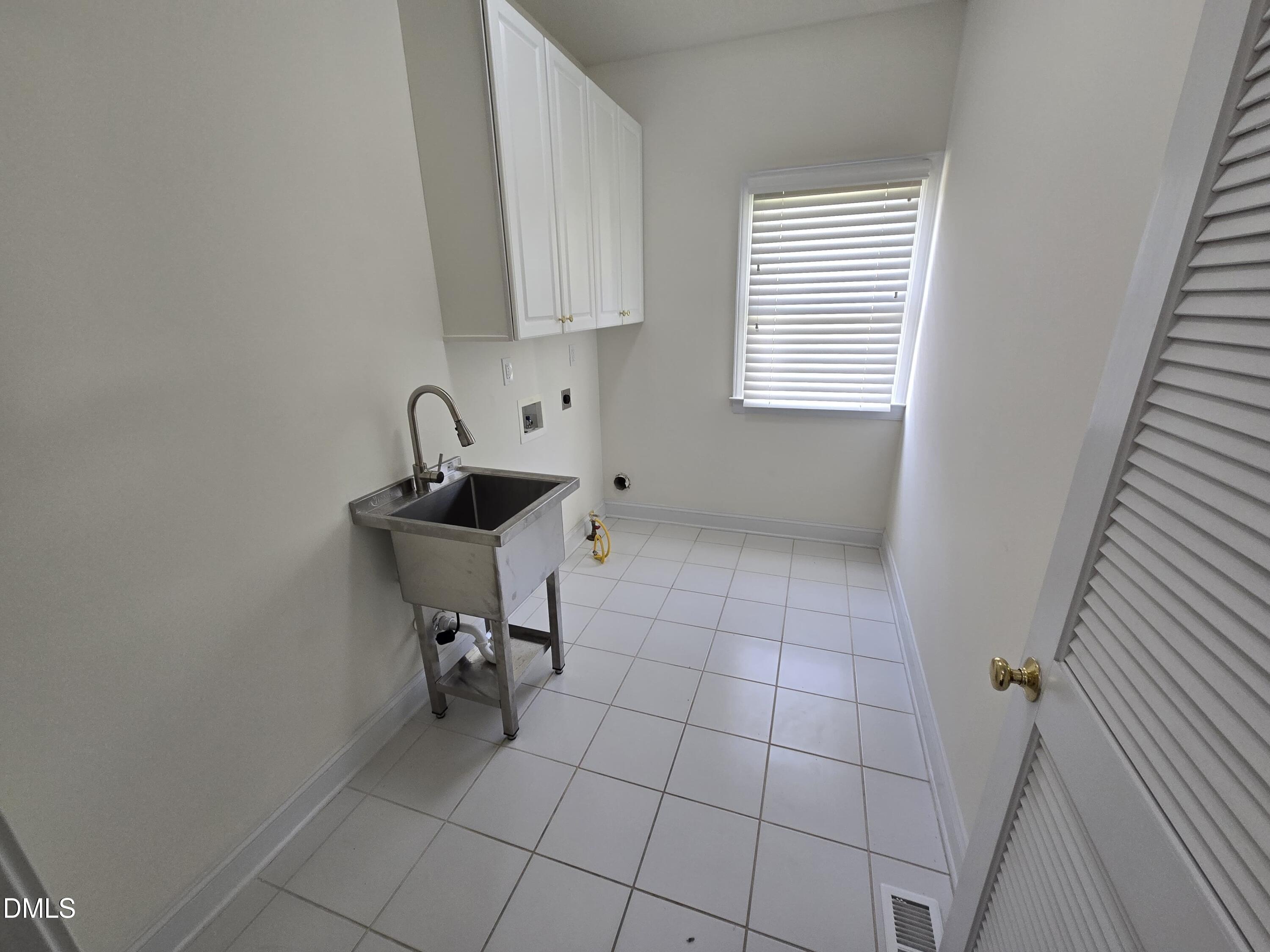 9628 Club Valley Way Raleigh, NC 27617 - Photo 47 of 68 a view of a workspace