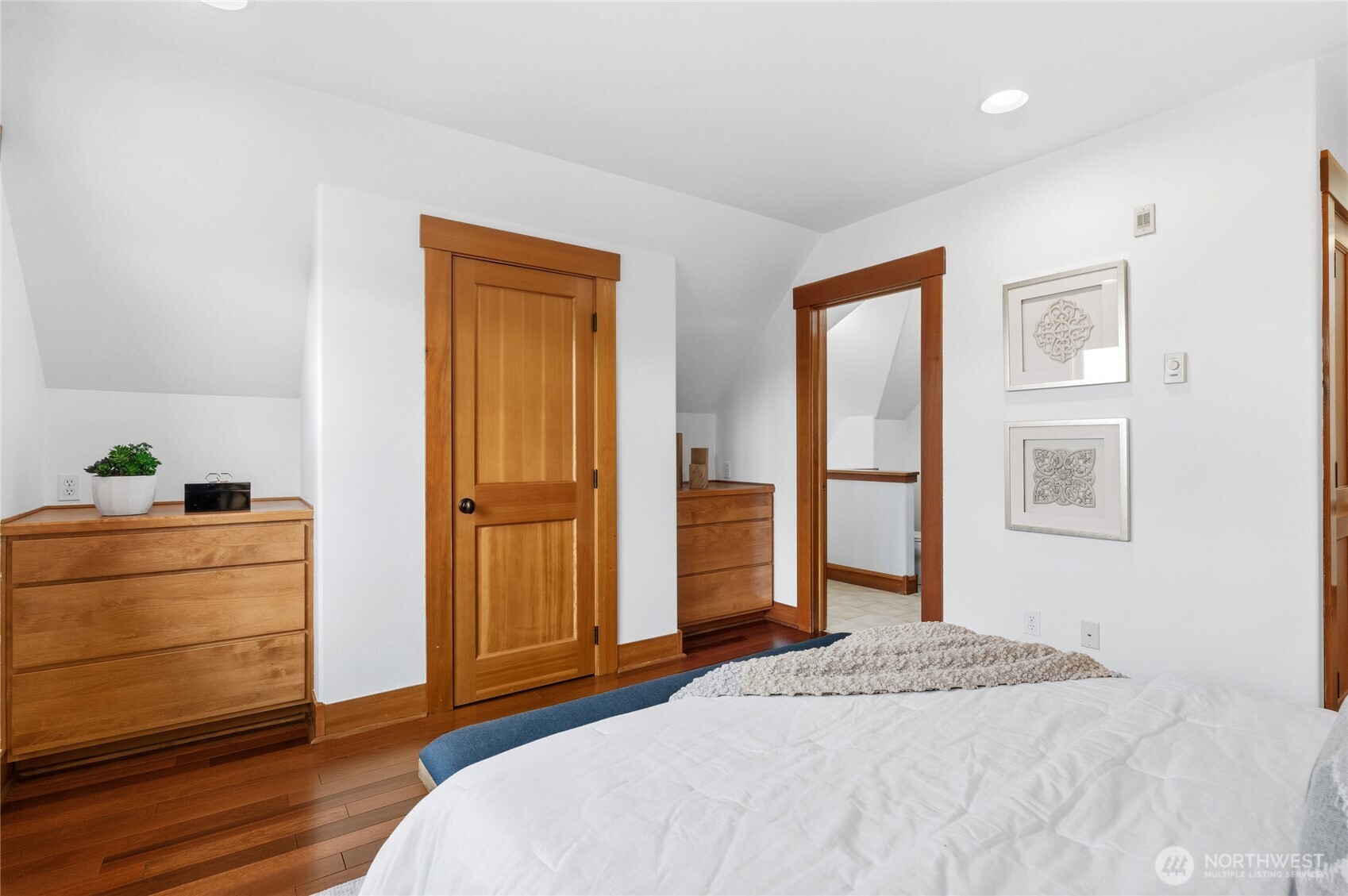 4418 Eastern Avenue North Seattle, WA 98103 - Photo 12 of 21