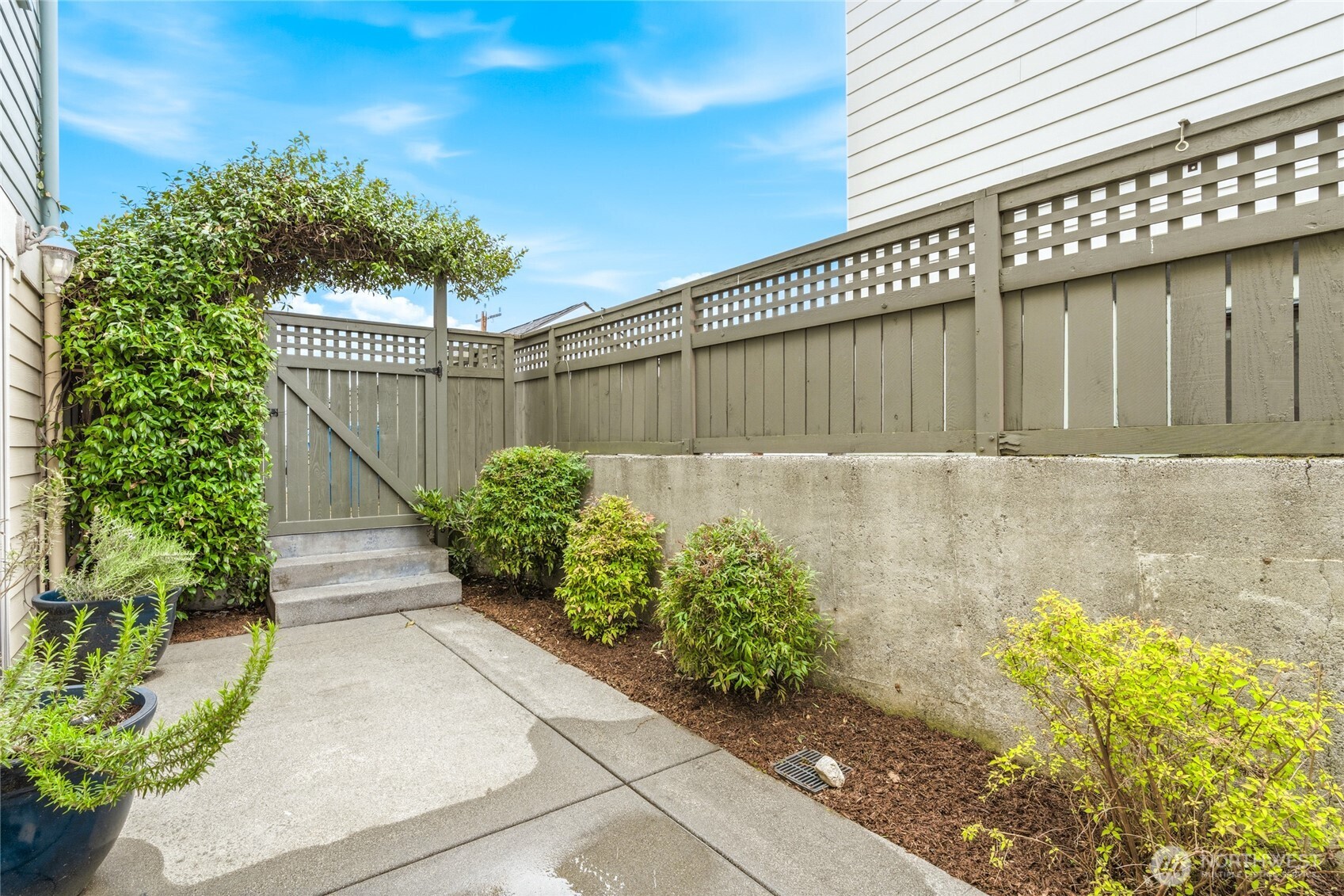 4418 Eastern Avenue North Seattle, WA 98103 - Photo 19 of 21