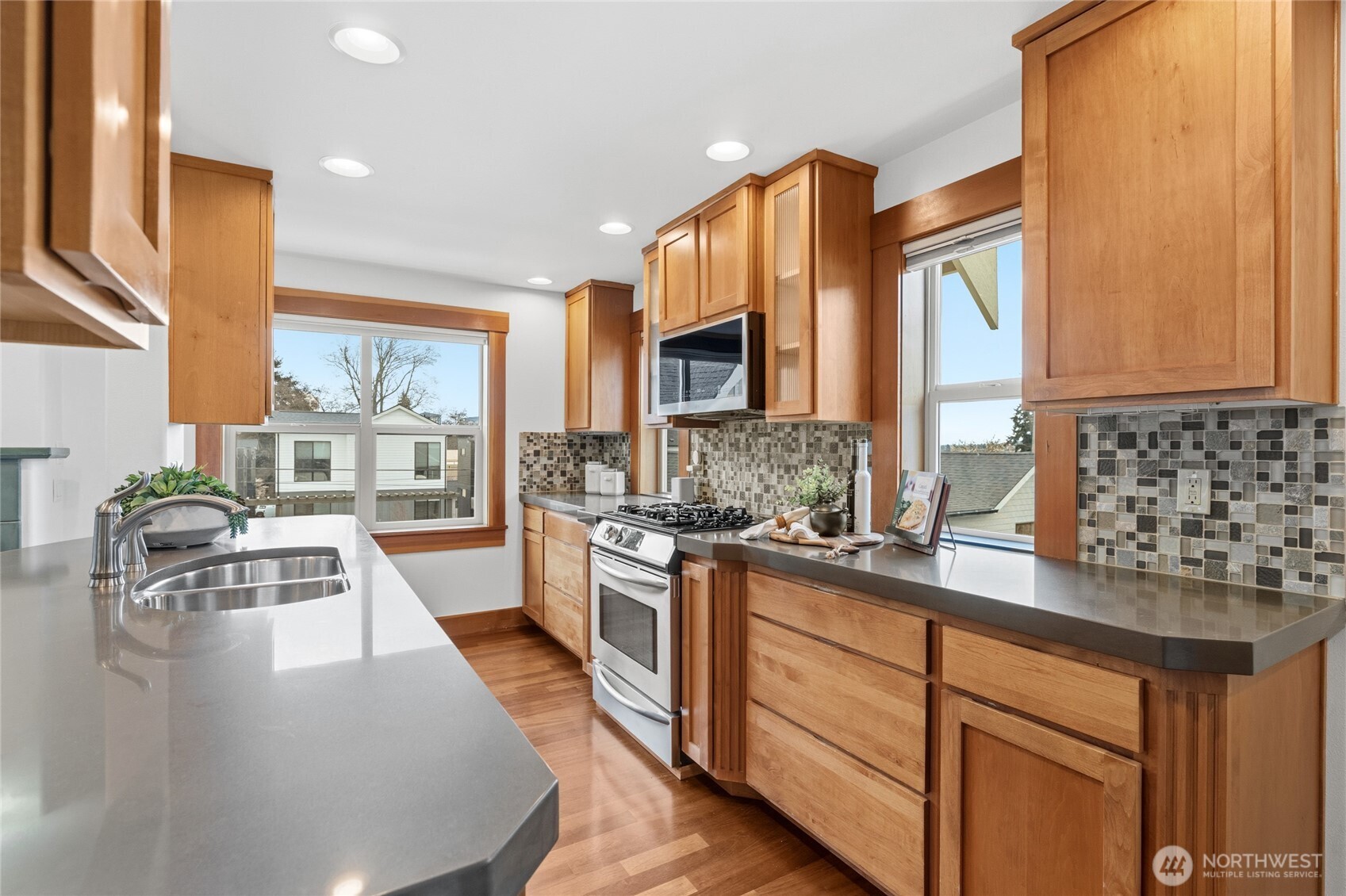 4418 Eastern Avenue North Seattle, WA 98103 - Photo 7 of 21