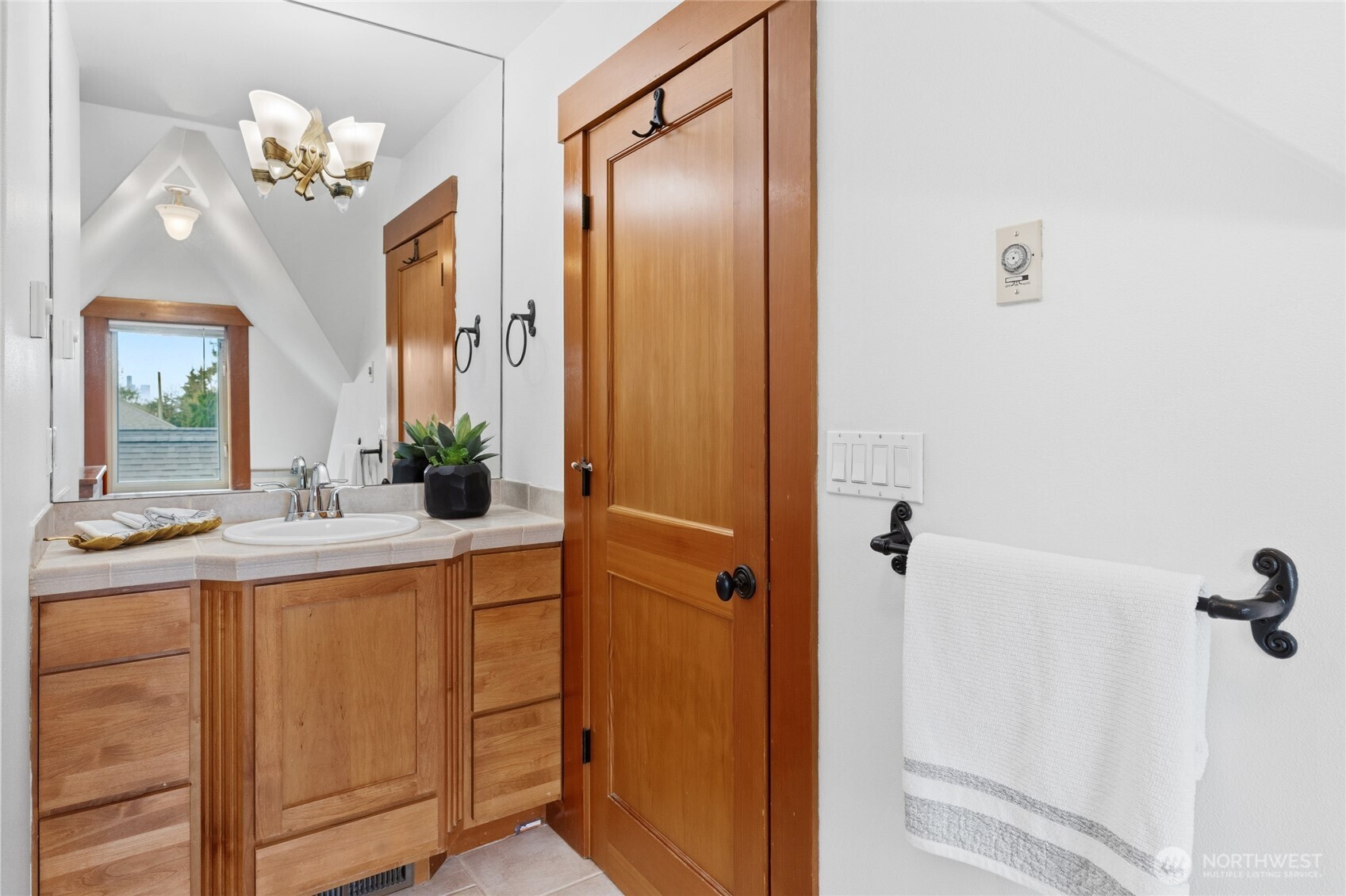 4418 Eastern Avenue North Seattle, WA 98103 - Photo 10 of 21