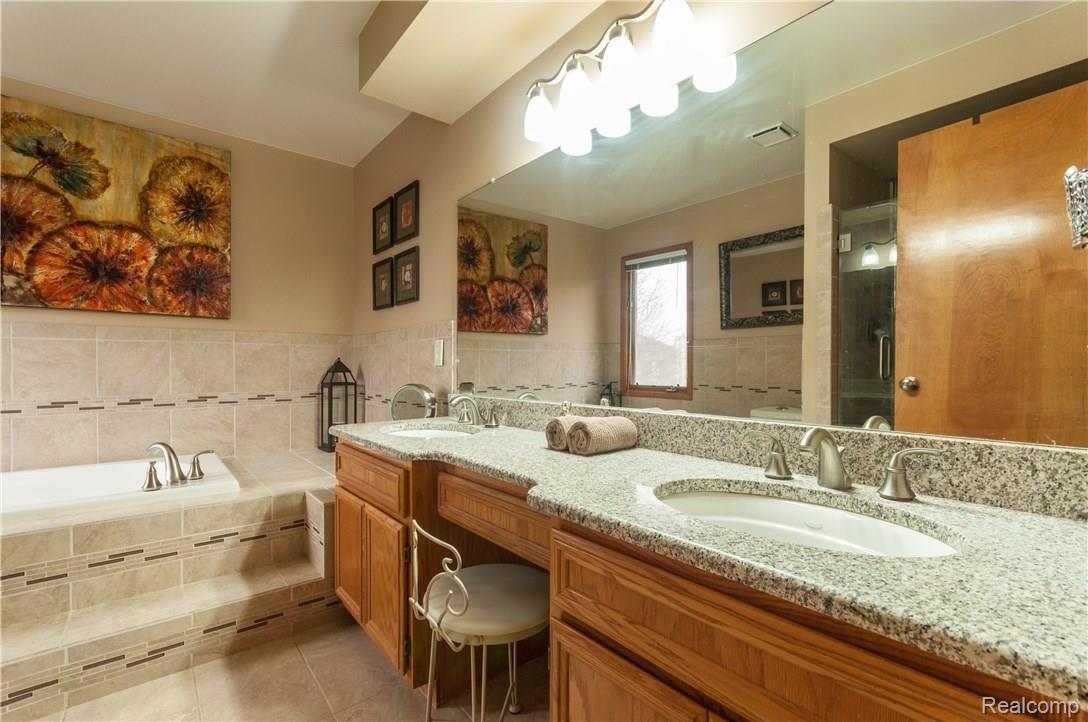 1051 Skyview Court Rochester, MI 48307 - Photo 33 of 40 1051 Skyview-29.jpg