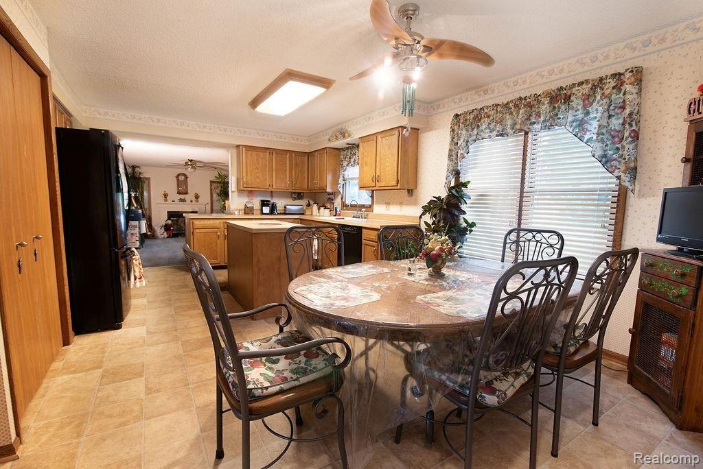 32909 West Road New Boston, MI 48164 - Photo 5 of 40 4.jpg